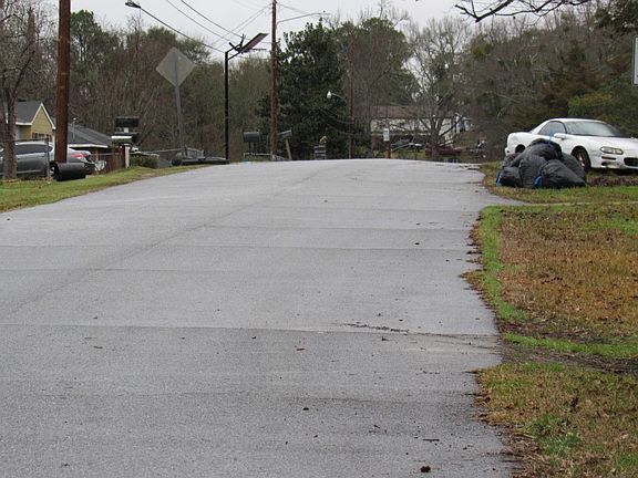 5th image of 903 Eastwood Dr