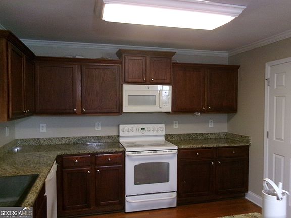 3rd image of 725 Millstone Dr