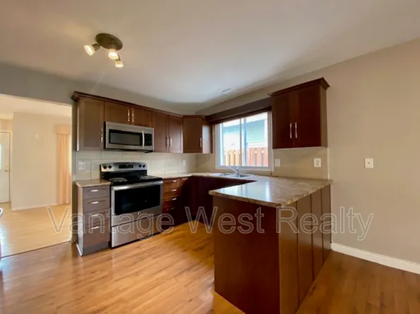 826A Lawson Ave, Kelowna, BC V1Y 6S8