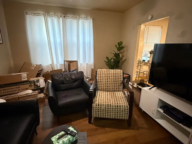 2824 Clermont Ave — Photo 4