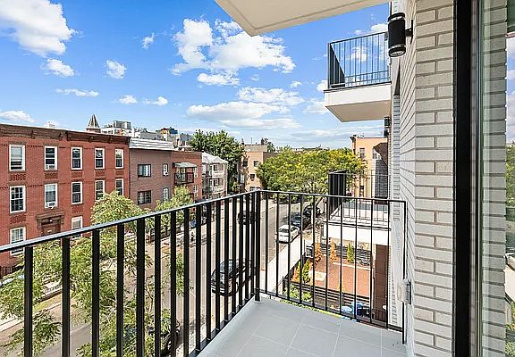 4th image of 1060 Jefferson Ave #3B