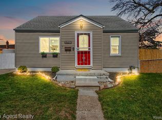 22901 Pleasant St, Saint Clair Shores, MI 48080