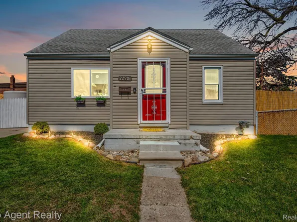 22901 Pleasant St, Saint Clair Shores, MI 48080