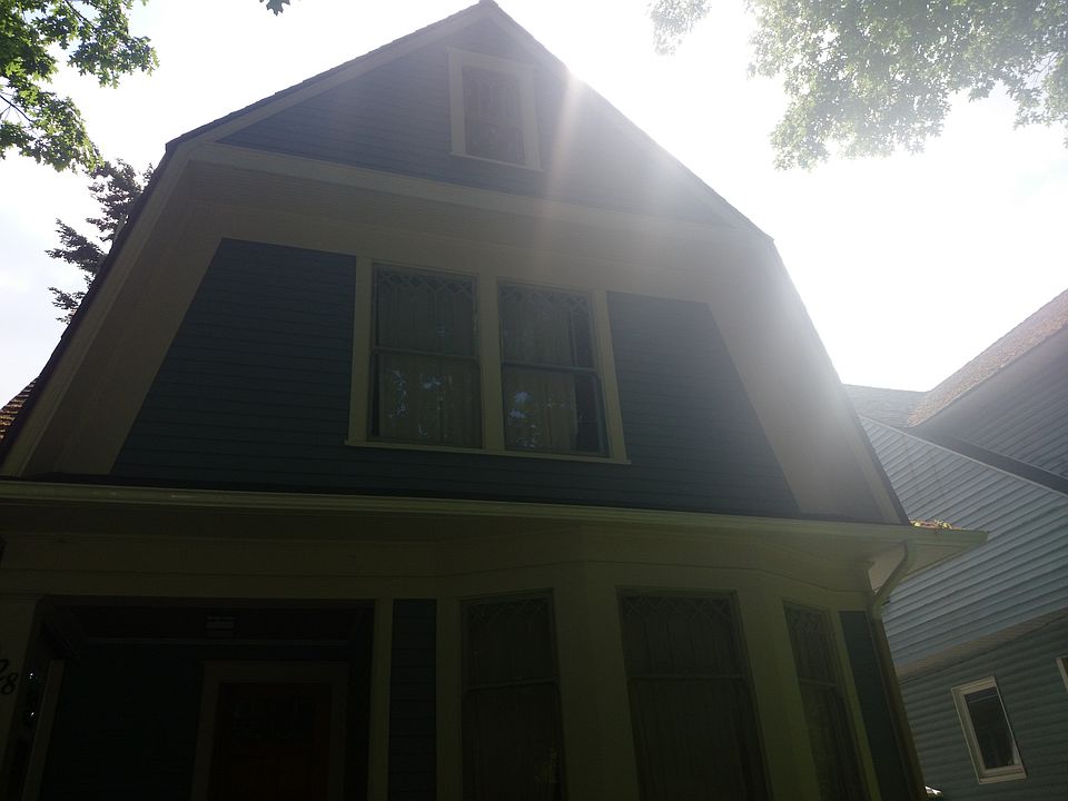 2nd image of 928 22nd Ave