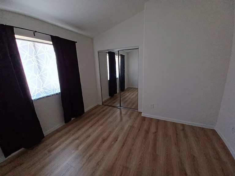 585 Hildale Cir — Photo 9