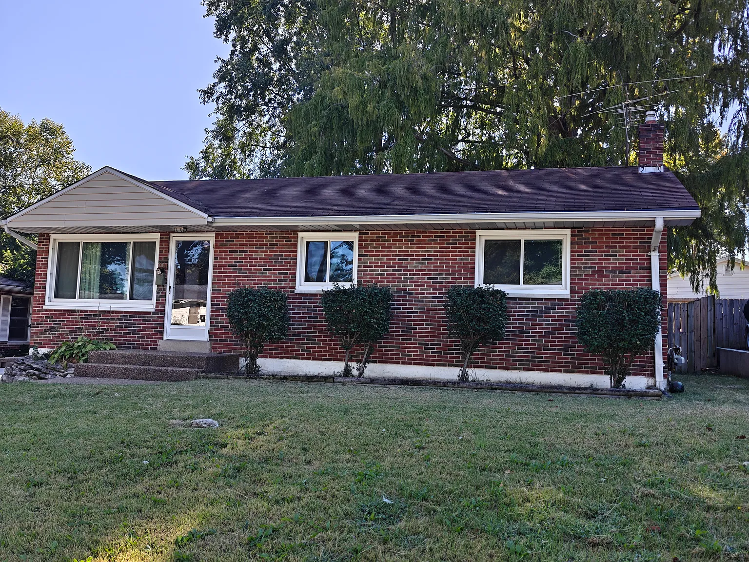 3 bed, 1.5 bath, 1100 sqft, $1,700 — Photo 2