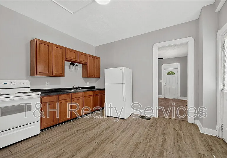 100 N Muessing St — Photo 12