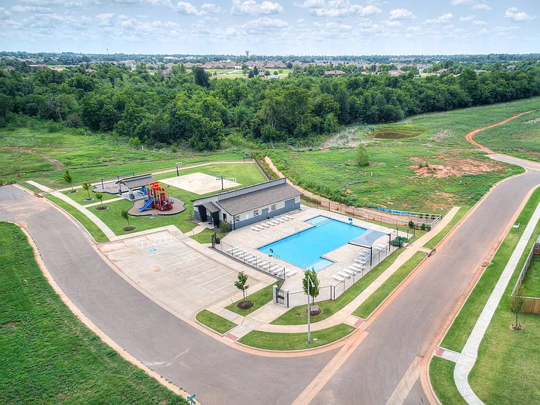 4905 Misty Wood Ln — Photo 40
