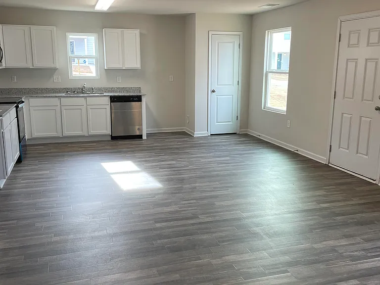 506 Amelia Ct — Photo 3