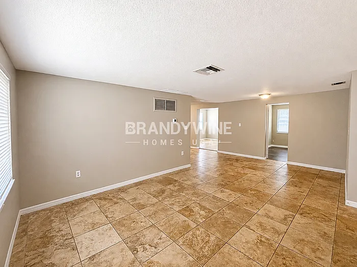 3 bed, 2.0 bath, 1206 sqft, $1,938 — Photo 4