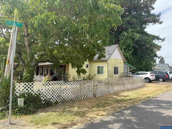 111 E 3rd St, Halsey, OR 97348