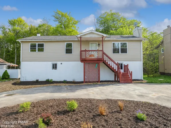 9030 Idlewild Dr, Tobyhanna, PA 18466