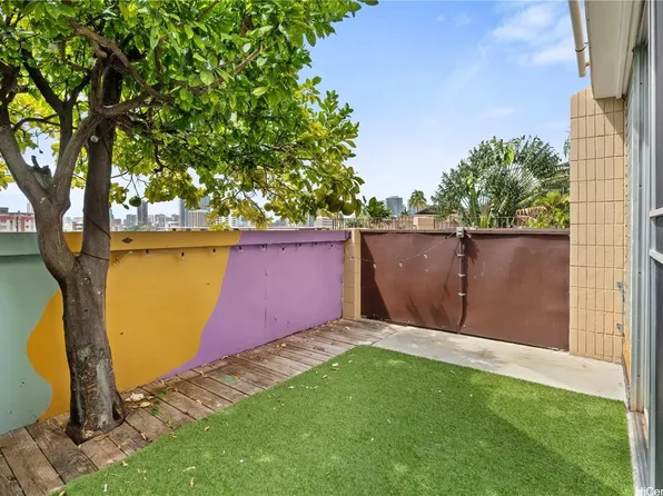 1524 Pensacola St APT 113, Honolulu, HI 96822