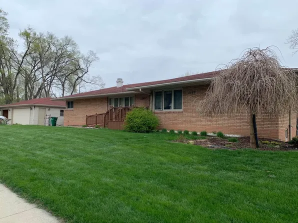 8082 Harbach Blvd, Clive, IA 50325