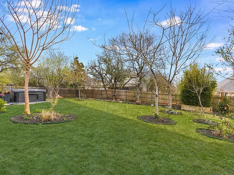 310 Glen Hollow St — Photo 18