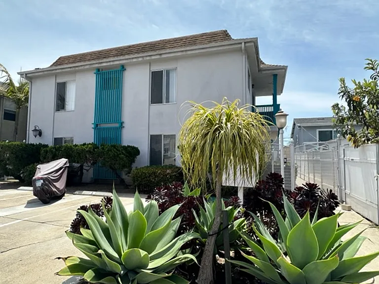 1459 Hornblend Street — Photo 2