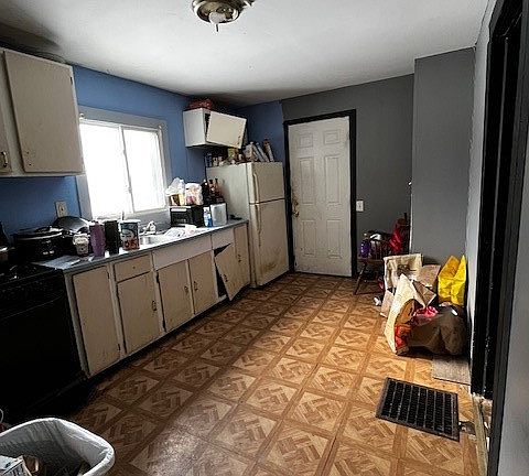 2nd image of 55 Greenleaf St