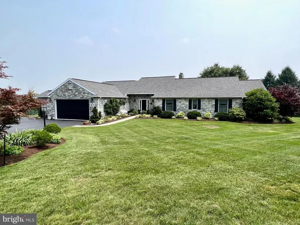 19 Crossgate Ln, Robesonia, PA 19551