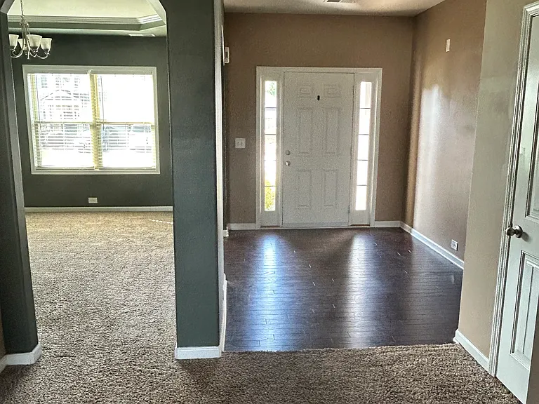 327 Lost Lake Dr — Photo 5