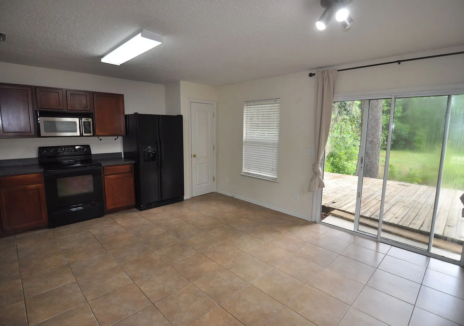 Amazing 3/2 With Fantastic Upgrades! — Photo 4