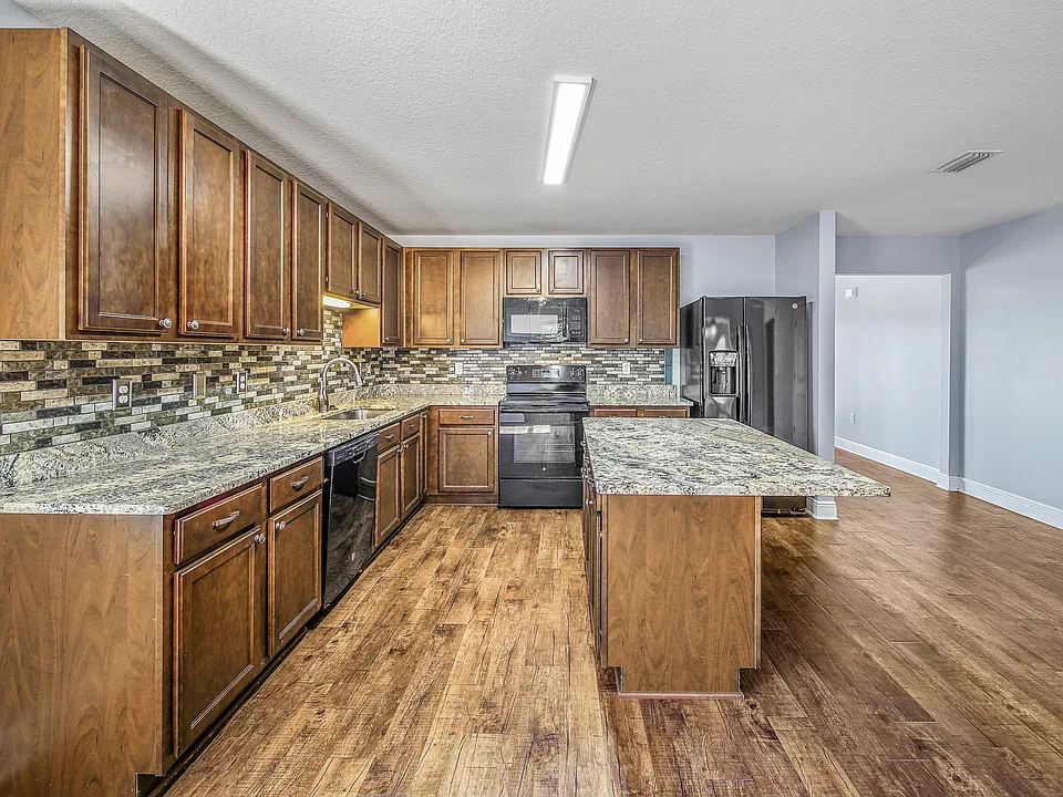 6052 Whisper Creek Blvd