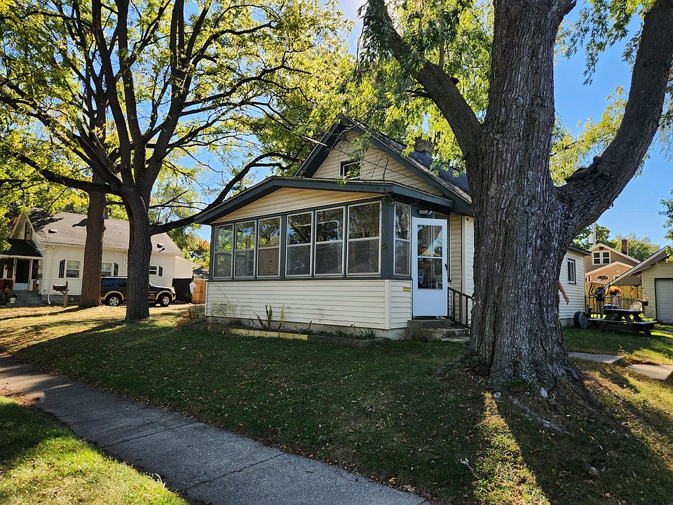1st image of 32 Exchange St SE