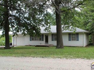 22638 Sunset Dr, Vassar, KS 66543