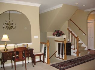 223 Campbell Ct, Geneva, IL 60134