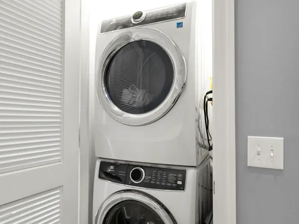 313 Washington Street image 12 of 21