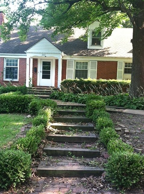 1st image of 933 E Drumm Cir