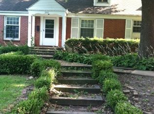 933 E Drumm Cir, Independence, MO 64055