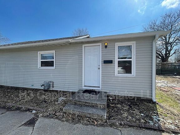 3rd image of 2949 Warren Ave #F