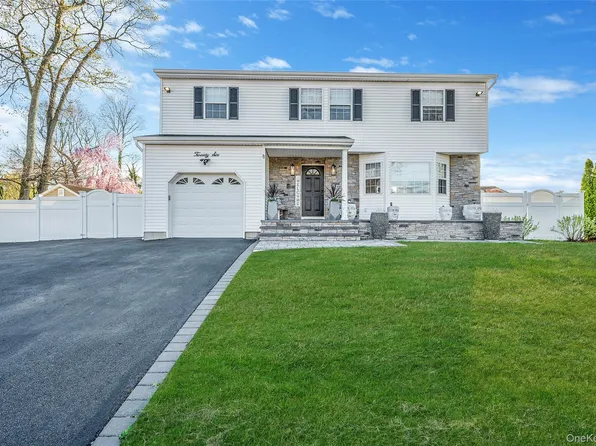 26 Emerald Street, Lake Ronkonkoma, NY 11779