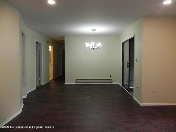 5th image of 224 Medford Ct Unit K