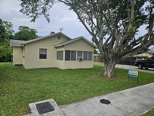 2121 NW 28th St #- Photo 1
