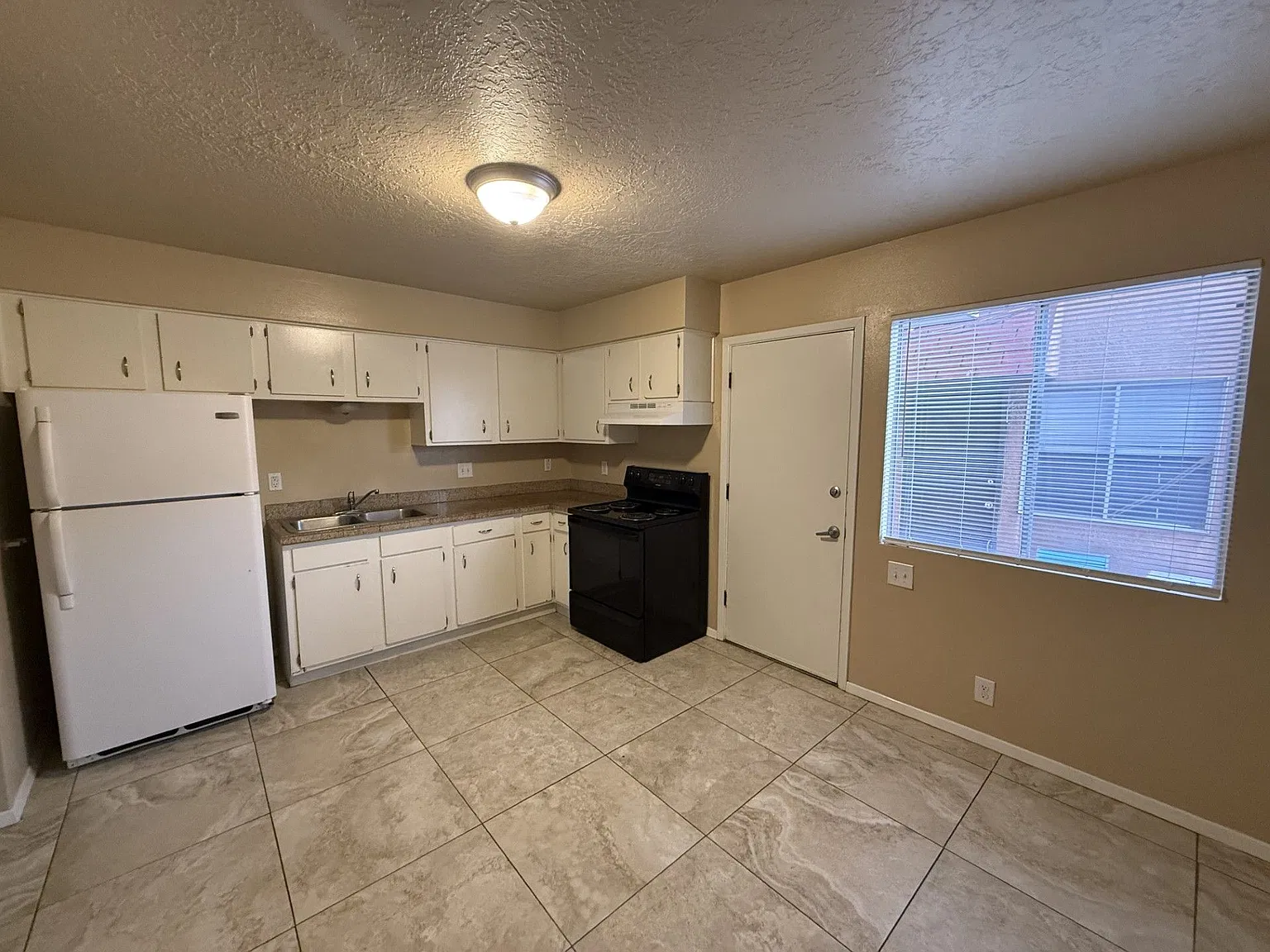 Updated 2 Bedroom Apartments in Uptown / NE Heights — Photo 3