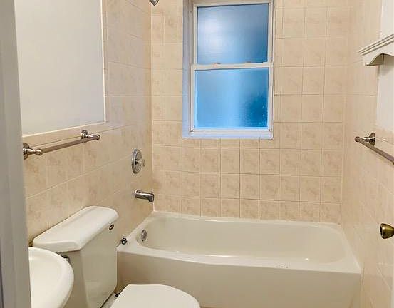 5th image of 4216 N Winchester Ave #1