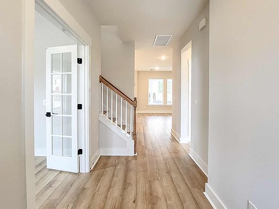 The Hillmont - Entry