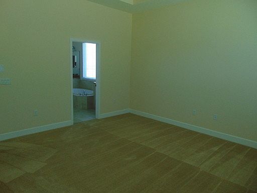5th image of 285 Glenwood St
