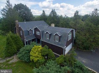 520 Summit Ln, Riegelsville, PA 18077