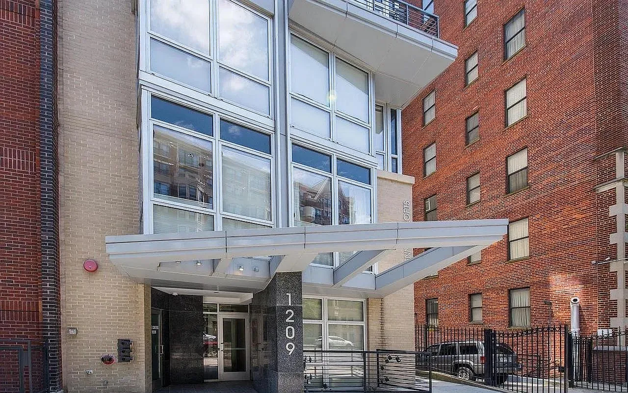 1 bed, 1.5 bath, 710 sqft, $2,800 — Photo 1