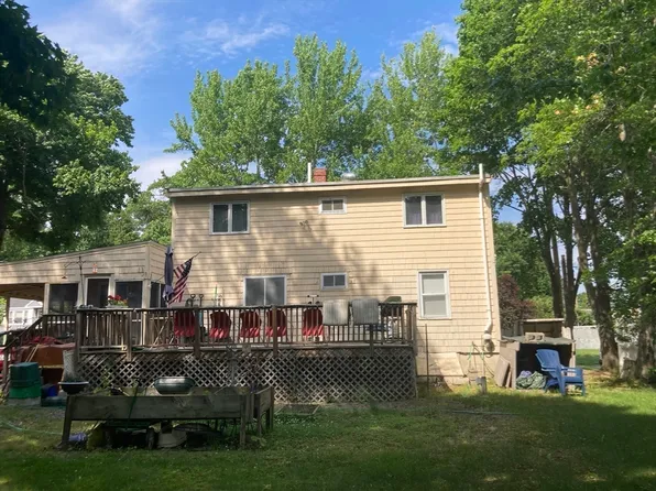 26 Sunset Rd, Dracut, MA 01826