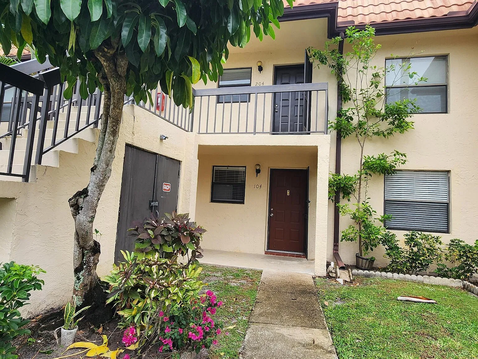 2 bed, 2.0 bath, 790 sqft, $1,850 — Photo 1