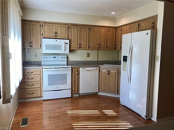 4th image of 16980 Deer Path Dr