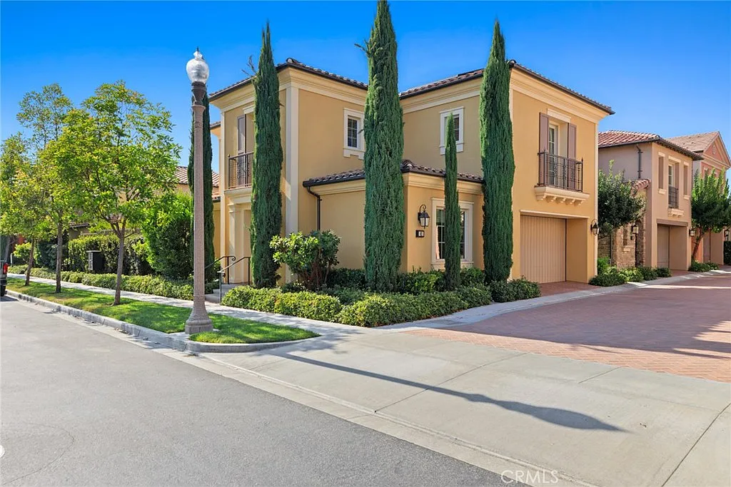 4 bed, 3.0 bath, 2083 sqft, $6,995 — Photo 1