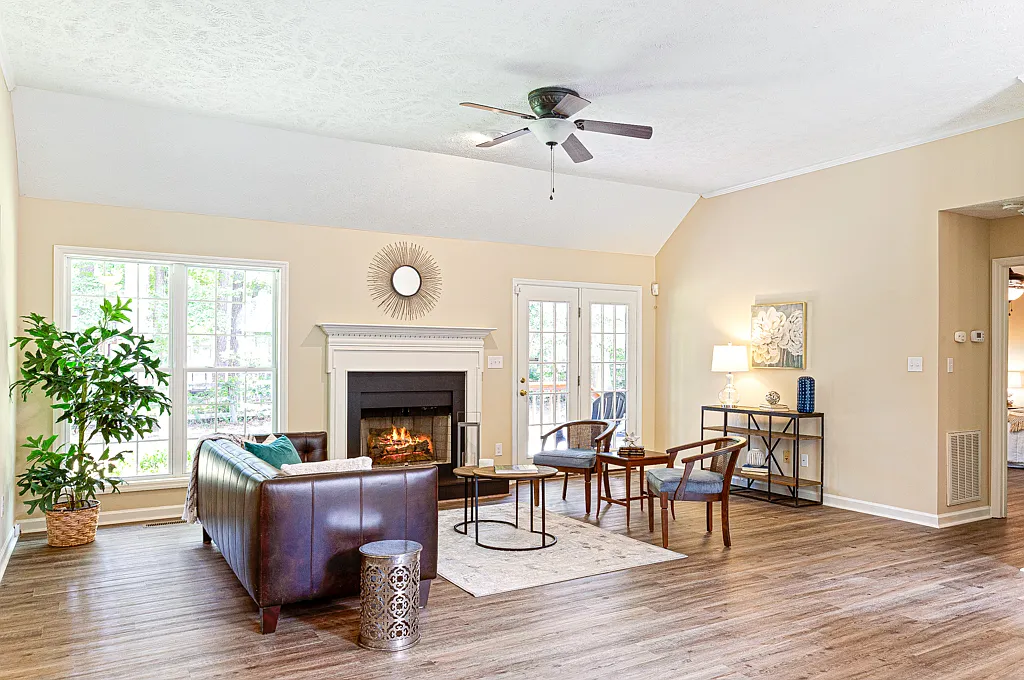 3 bed, 1998 sqft, $2,500 — Photo 3