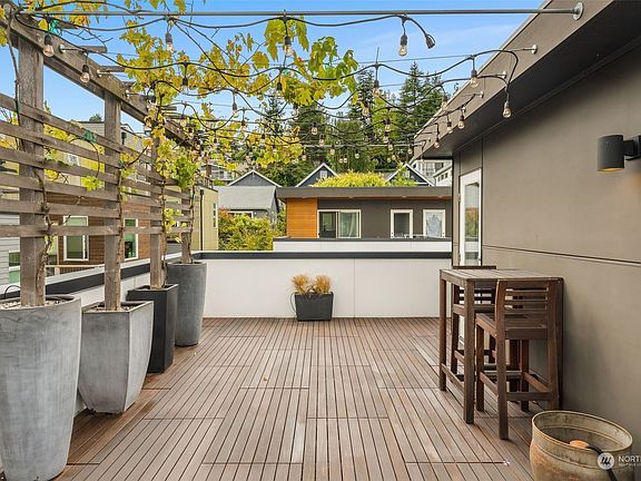 5th image of 3431 22nd Avenue W #B
