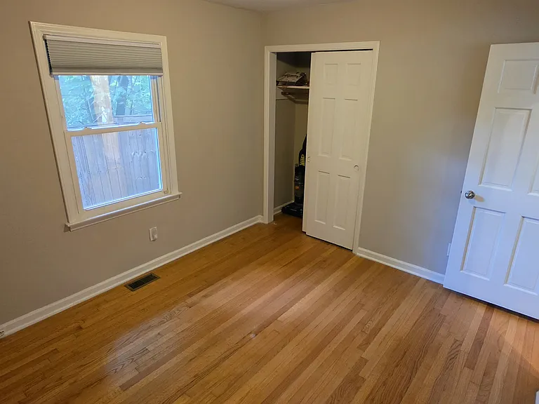 813 E Davie St — Photo 13