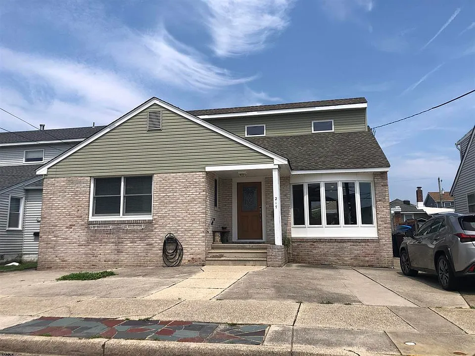 217 N Dudley Ave