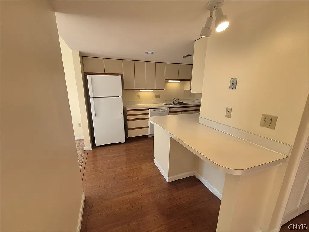 2 bed, 1.5 bath, 1546 sqft, $2,500 — Photo 4